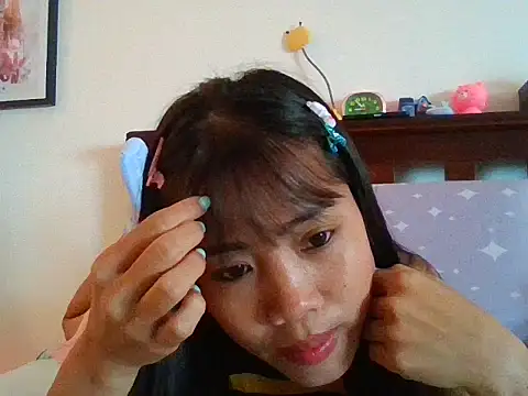 Snapshot of AnnewithanE chatting on 10-19-25, 04:37 AnnewithanE online show from 10-19-25, 04:37