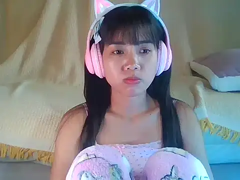Snapshot of AnnewithanE chatting on 09-24-25, 08:10 AnnewithanE online show from 09-24-25, 08:10