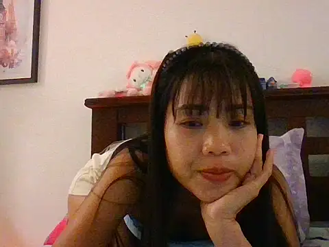 Snapshot of AnnewithanE chatting on 10-24-25, 11:53 AnnewithanE online show from 10-24-25, 11:53