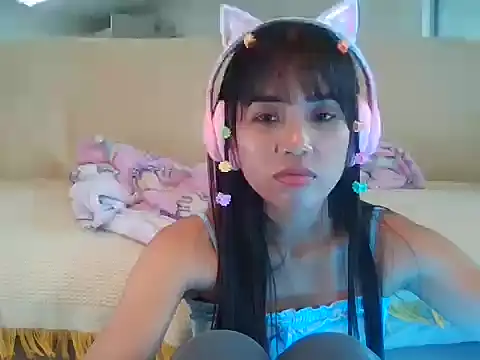 Snapshot of AnnewithanE chatting on 10-02-25, 05:44 AnnewithanE online show from 10-02-25, 05:44