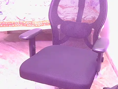 Its-ishikaa online show from 12-18-25, 04:17