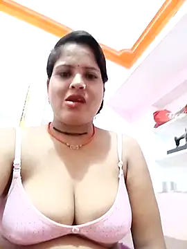 Snapshot of Sexi_savitri chatting on 09-16-25, 02:40 Sexi savitri online show from 09-16-25, 02:40