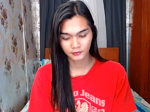 lady in moon online show from 10-27-25, 08:15