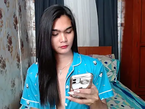 Snapshot of lady_in_moon chatting on 10-09-25, 01:00 lady in moon online show from 10-09-25, 01:00