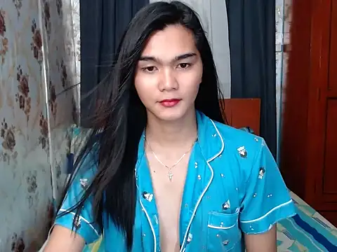Snapshot of lady_in_moon chatting on 10-17-25, 05:44 lady in moon online show from 10-17-25, 05:44