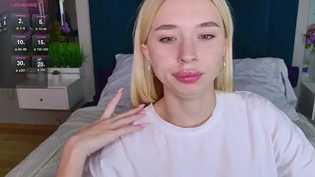 Snapshot of RachelColon chatting on 09-18-25, 10:40 RachelColon online show from 09-18-25, 10:40