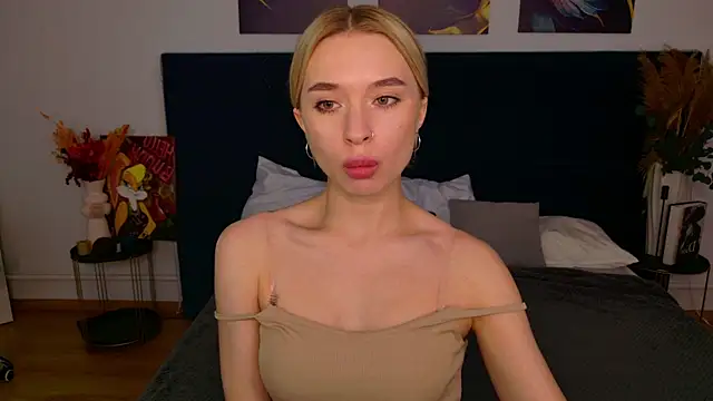 Snapshot of RachelColon chatting on 09-22-25, 10:21 RachelColon online show from 09-22-25, 10:21