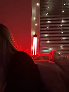 ItsLxsa online show from 04-15-26, 07:58