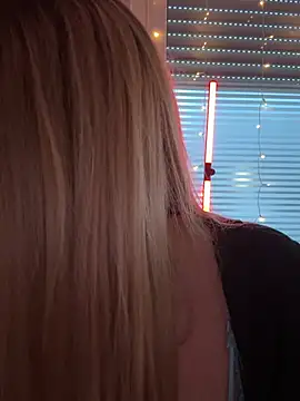 ItsLxsa online show from 04-12-26, 06:11