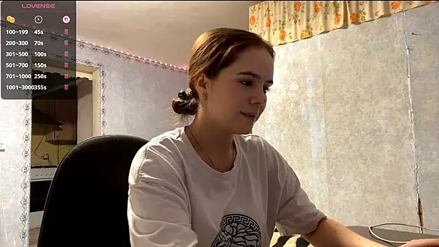 Lia rise online show from 10-25-25, 02:17