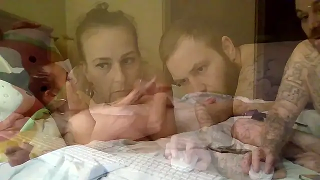 RaynLiz online show from 02-15-26, 06:36