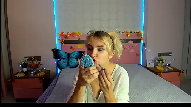 Snapshot of MeryMidnight chatting on 10-03-25, 05:53 MeryMidnight online show from 10-03-25, 05:53
