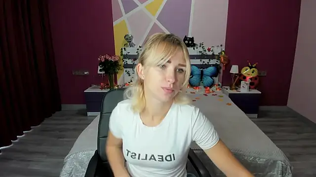 Snapshot of MeryMidnight chatting on 10-10-25, 06:03 MeryMidnight online show from 10-10-25, 06:03