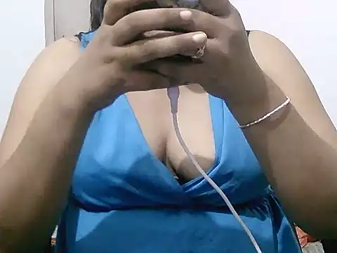 Snapshot of Mon-Luv chatting on 09-14-25, 06:30 Mon-Luv online show from 09-14-25, 06:30