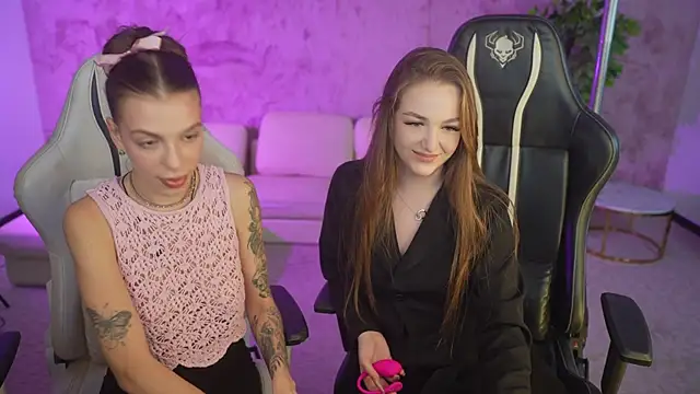 Ella 054 online show from 10-28-25, 03:55