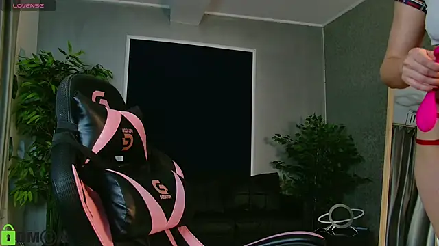 Stacy XOXO  online show from 10-19-25, 06:54