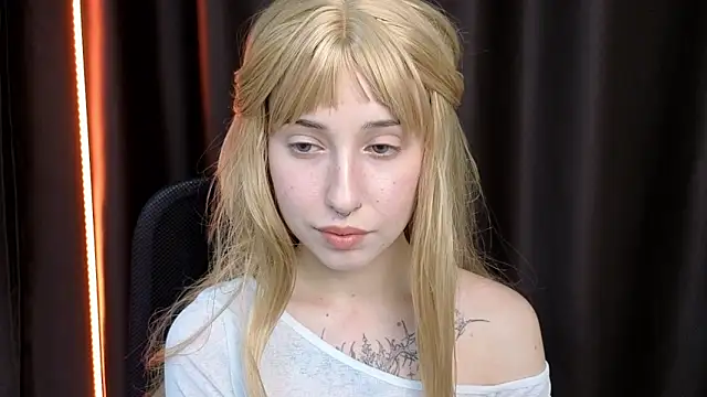 YukiMisa online show from 12-16-25, 04:55