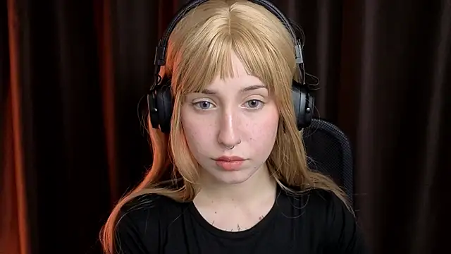 YukiMisa online show from 12-14-25, 02:55