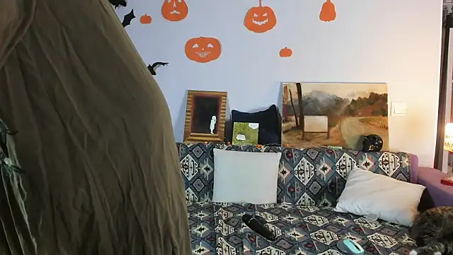 WonderConnie1 online show from 10-28-25, 09:25