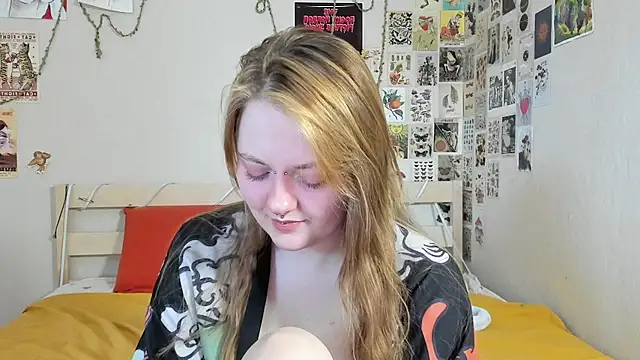 WonderConnie1 online show from 06-15-26, 02:23