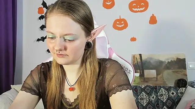 WonderConnie1 online show from 10-31-25, 10:12