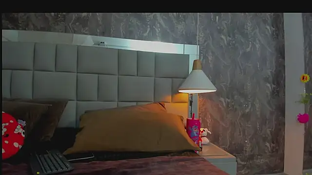 yiyisandoval online show from 03-09-26, 08:01