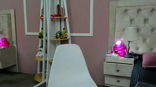 yiyisandoval online show from 12-04-25, 07:46