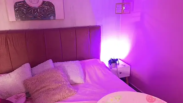 ela petit online show from 11-25-25, 09:26