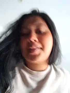 Snapshot of Alessandraa- chatting on 09-25-25, 06:36 Alessandraa- online show from 09-25-25, 06:36