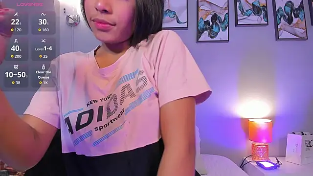 SophieW1 online show from 11-24-25, 12:27