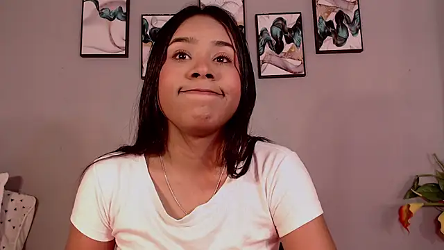SophieW1 online show from 06-22-26, 12:13
