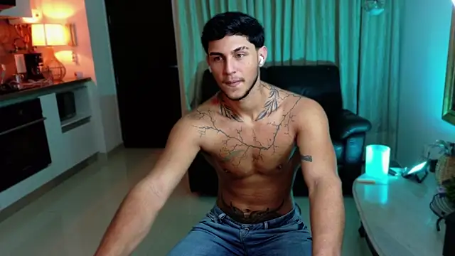 Snapshot of LeoCavalli_ chatting on 10-30-25, 04:44 LeoCavalli  online show from 10-30-25, 04:44