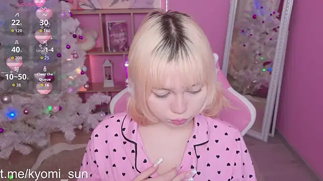 Kyomi Sun online show from 12-17-25, 09:53