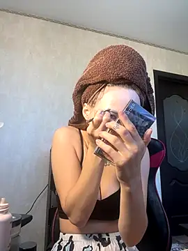Snapshot of PrettyMegan chatting on 09-15-25, 12:16 PrettyMegan online show from 09-15-25, 12:16