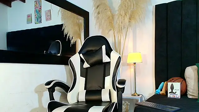 MaicolParker  online show from 06-06-26, 01:05