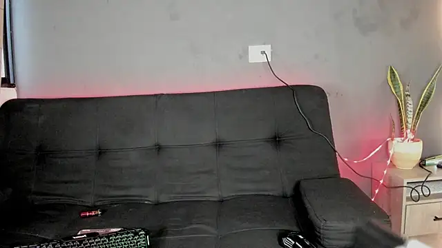 Luna sophya online show from 11-28-25, 12:05