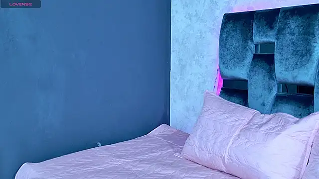 Luna sophya online show from 09-27-25, 11:49