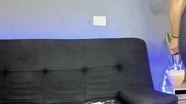 Luna sophya online show from 11-27-25, 01:00