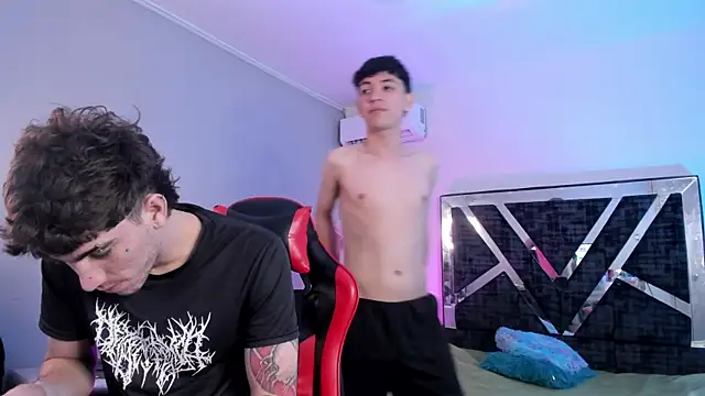 Handsomeboyss19 online show from 04-18-26, 02:47