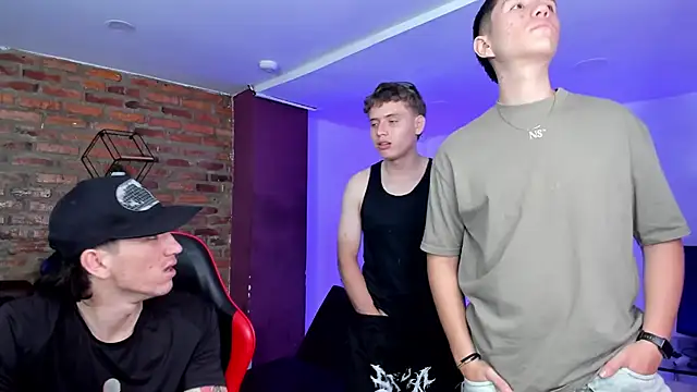 Handsomeboyss19 online show from 03-04-26, 10:50