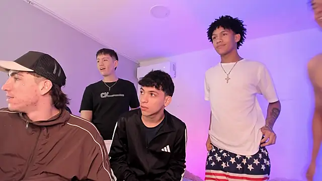 Handsomeboyss19 online show from 06-18-26, 11:43