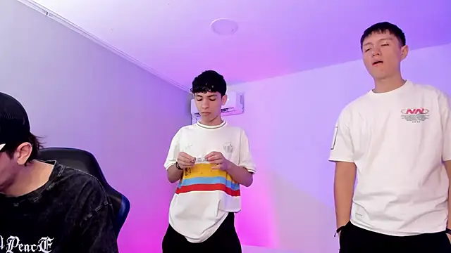Handsomeboyss19 online show from 05-09-26, 08:34