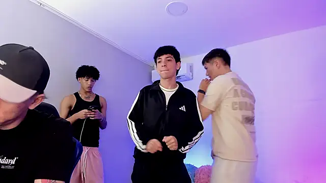 Handsomeboyss19 online show from 06-10-26, 08:43