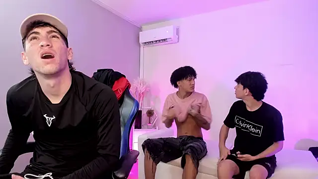 Handsomeboyss19 online show from 05-28-26, 08:37