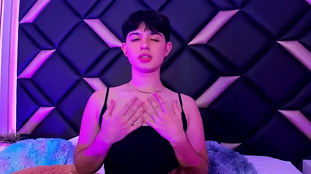 Snapshot of Handsomeboyss19 chatting on 10-15-25, 03:16 Handsomeboyss19 online show from 10-15-25, 03:16