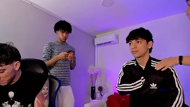 Handsomeboyss19 online show from 06-06-26, 08:58