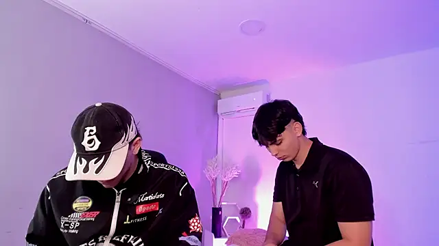 Handsomeboyss19 online show from 06-20-26, 01:05