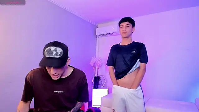 Handsomeboyss19 online show from 04-22-26, 03:35