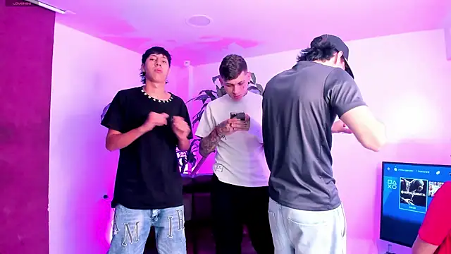 Snapshot of Handsomeboyss19 chatting on 09-20-25, 01:32 Handsomeboyss19 online show from 09-20-25, 01:32