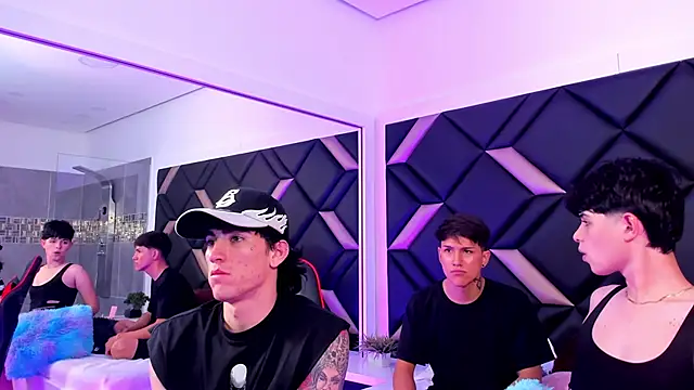 Snapshot of Handsomeboyss19 chatting on 10-17-25, 02:59 Handsomeboyss19 online show from 10-17-25, 02:59